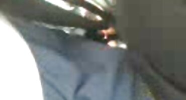 sex jav hd Gọi cô gái giải trí khách hàng với âm hộ sex lao của cô.