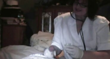 sex gay mỹ MILF nghiêng chàng trai trẻ để fuck. sex hoang thuy linh